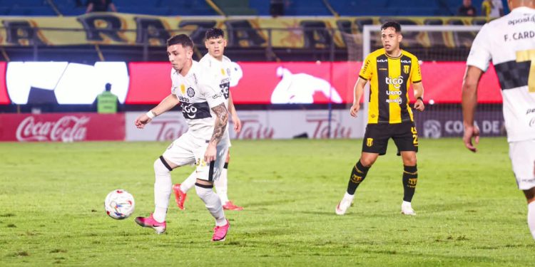Olimpia empata sobre el final y se frena con Guarani