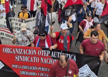 La  OTEP-A también levanta el paro docente, pero mantiene reclamos de inversión y gratuidad