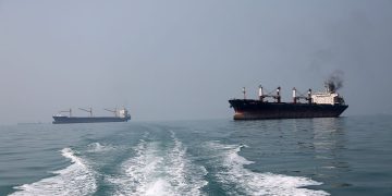 Expectativa de diálogo entre EE.UU e Irán lleva al petróleo a la baja