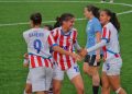 Paraguay logró su primer triunfo al vencer sobre el final a Uruguay