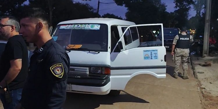 Piratas del asfalto asaltan furgón con mercaderías y abandonan vehículo en Ciudad del Este
