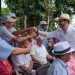 Presidente de Colombia dona su primer salario a dos hogares geriátricos
