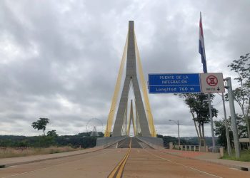 Migraciones analiza reducir el costo de la tarjeta vecinal para cruzar por el Puente de la Integración