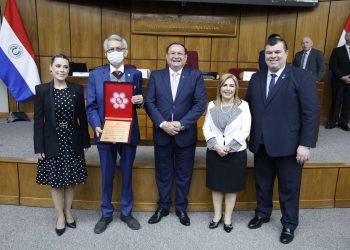 Ramón Silva defendió el futuro del guaraní durante un homenaje en el Senado