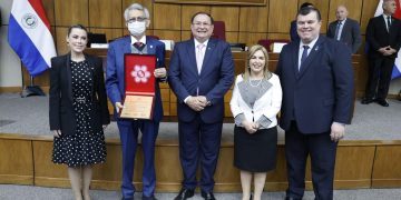 Ramón Silva defendió el futuro del guaraní durante un homenaje en el Senado