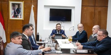AFD presenta al IPS alternativas de inversión para diversificar fondos previsionales