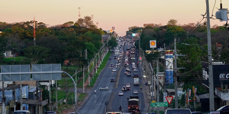 MOPC pide a vecinos retirar nichos y carteles antes del avance de obras en la Ruta PY01