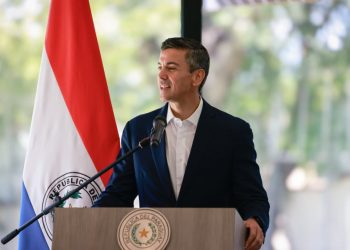 Peña presenta plan de fortalecimiento sanitario con énfasis en insumos y condiciones laborales