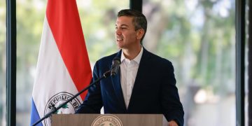 Peña presenta plan de fortalecimiento sanitario con énfasis en insumos y condiciones laborales