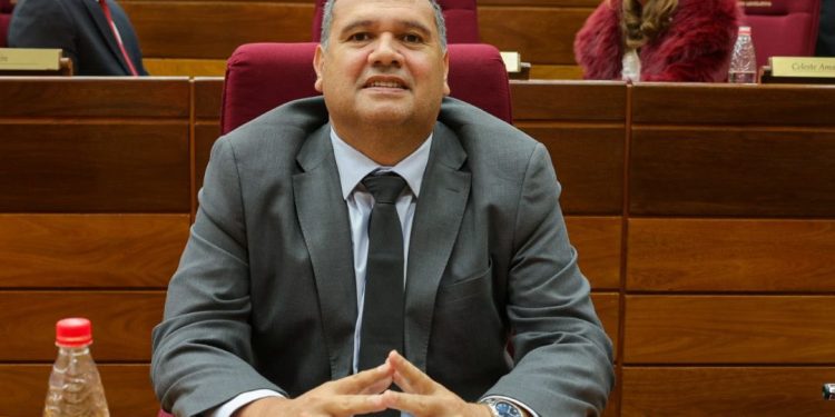 Senador defiende candidatura de Camilo Pérez y pide control de la Contraloría en municipios