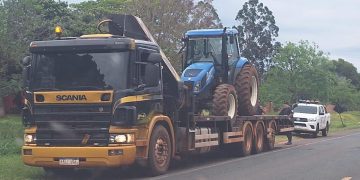 Secuestran tractor por deuda millonaria en Yasy Cañy