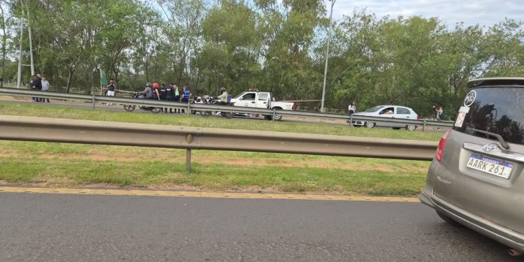 Motociclista pierde la vida tras chocar contra una camioneta en Ñu Guasú