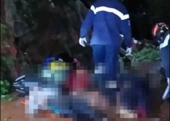 Jóvenes motociclistas pierden la vida tras caer a un arroyo en Ypané