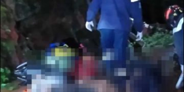 Jóvenes motociclistas pierden la vida tras caer a un arroyo en Ypané