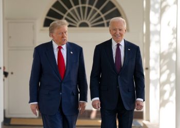 Trump revocó reglas de Biden sobre identidad de género en discriminación por sexo