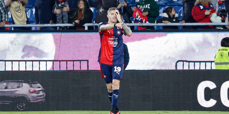 Cerro Porteño vence sobre el final a Nacional y escala posiciones en la tabla