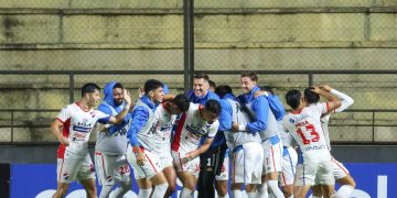 Nacional triunfa como local ante 2 de Mayo y mete presión al líder