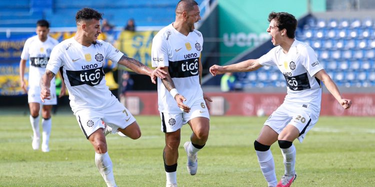 Olimpia triunfa sobre Sportivo Luqueño y queda a tres puntos de la cima