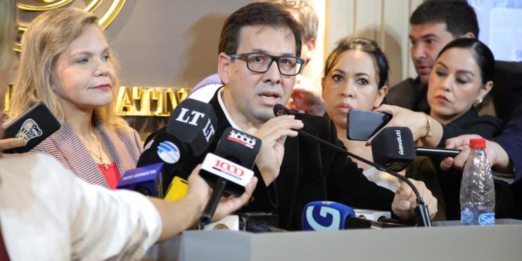 Avanzan negociaciones en el Congreso para unificar propuestas para el sector salud