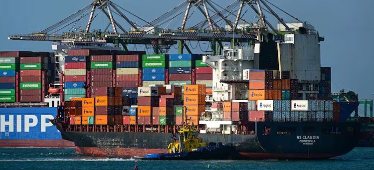 Exportaciones crecen 24,7% y generan superávit comercial