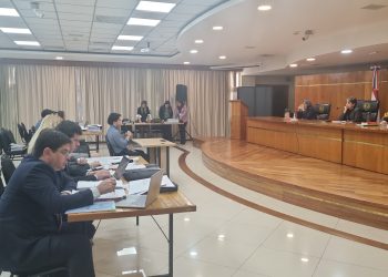 Juicio oral por violencia familiar, disparos y violación de medida de restricción