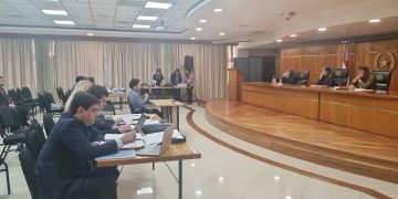 Juicio oral por violencia familiar, disparos y violación de medida de restricción