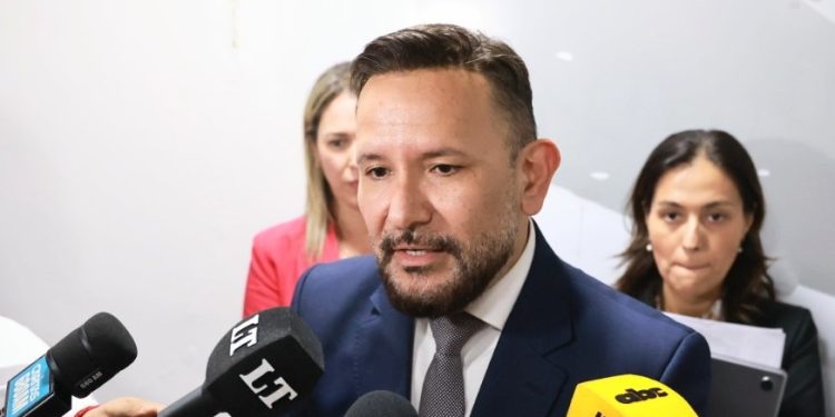 Derlis León expone plan del IPS ante el Congreso: más medicamentos y concurso de médicos
