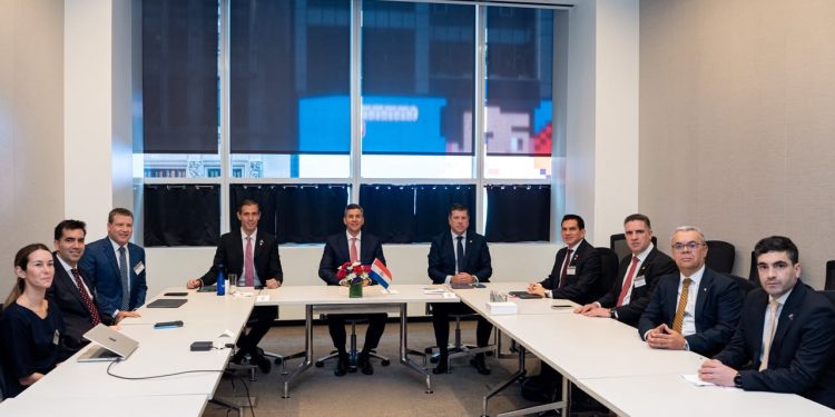 Santiago Peña se reúne con empresarios para impulsar mega proyecto en la Costanera Norte