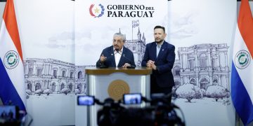 Ministro de Salud y titular del IPS presentan plan de cooperación e inversión en insumos