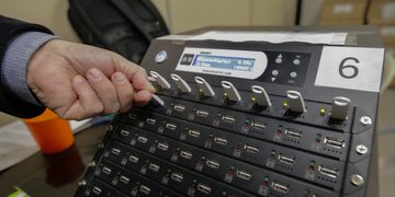 Elecciones municipales 2026: TSJE cierra software de las máquinas de votación