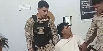 Joven aprehendido amenaza a policías dentro de una comisaría en Concepción