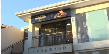 Abrieron un boquete para entrar a una joyería y se llevaron dinero y joyas