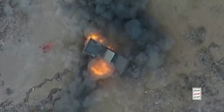 Violenta escalada en Yemen: rebeldes intentan tomar el control de un estrecho marítimo clave
