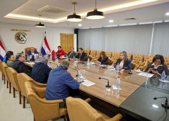 Senado promueve mesa de diálogo ante crisis y anuncio de nueva huelga en salud