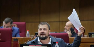El Congreso debe medir a todos los bancos con la misma vara, afirma senador