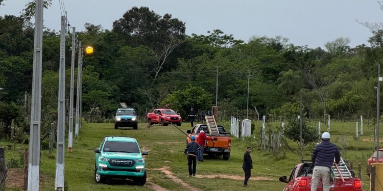 Retiran 55 conexiones clandestinas durante operativo en Coronel Oviedo