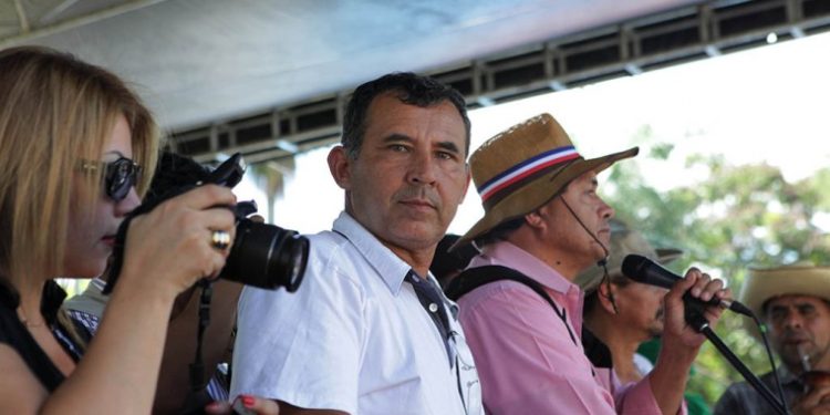 Tribunal confirma que dirigente campesino seguirá con arresto domiciliario y tobillera electrónica