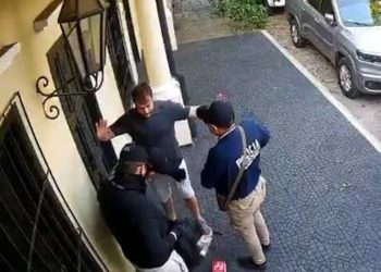 Falsos policías asaltaron a un joven tras cambiar un cheque en dólares
