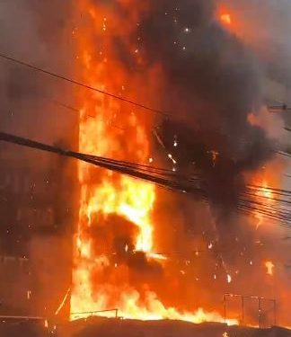 Incendio de gran magnitud afecta el microcentro de Ciudad del Este