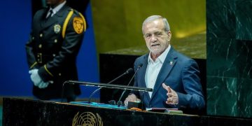 El presidente de Irán afirma que no cederá en sus derechos de desarrollo nuclear