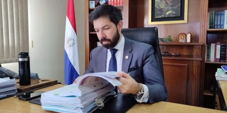 Juez dispone peritaje de celulares y prisión en Emboscada para sobrina de Lalo Gomes