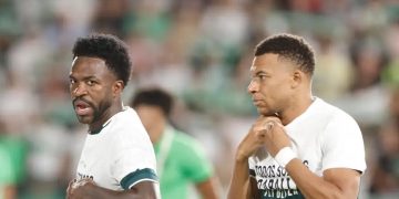 Mbappé y Vinícius generan polémica en España al ocultar un mensaje de apoyo a territorio invadido por inmigrantes