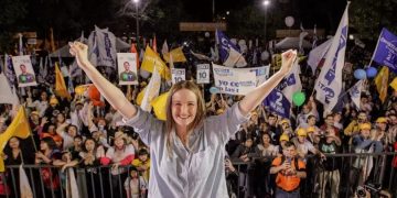 «Salgamos a votar sin miedo»: el efusivo cierre de campaña de Soledad Núñez