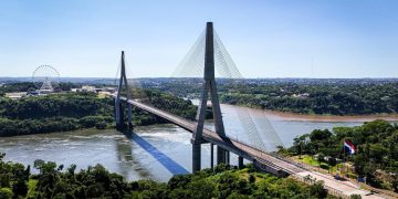 Habilitan el cruce de vehículos livianos por el Puente de la Integración