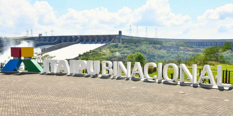 Itaipú mantiene abiertas las compuertas de su vertedero para controlar el embalse