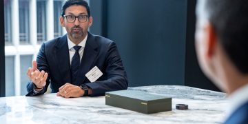 Peña presenta las ventajas competitivas de Paraguay a representantes de JP Morgan y Vanguard en Nueva York