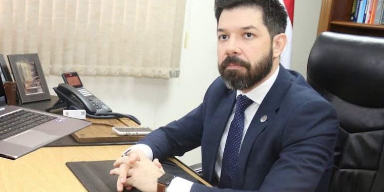 Autorizan extracción de datos de teléfonos entregados por exjefes de la Senad