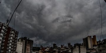 Meteorología anuncia ráfagas de hasta 90 km/h y posterior descenso de temperatura