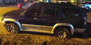 Una alcoholizada protagonizó choque y terminó contra una caseta policial