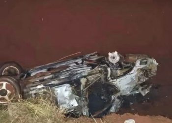 Volcó, su auto se incendió y murió cuando iba a buscar a su hijo accidentado